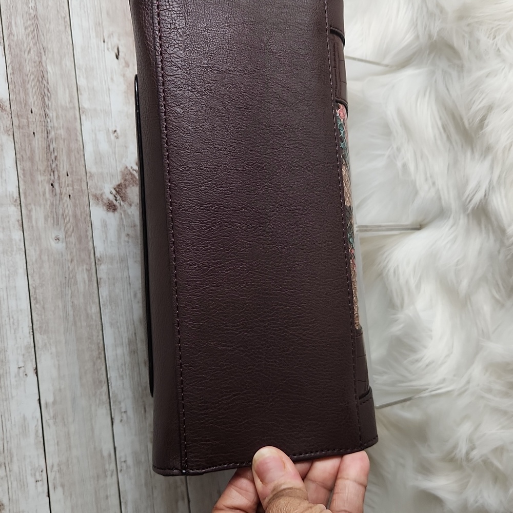 Gianni Bini, Chocolate Brown W/snakeskin panel purse, with gold hardware. - Picture 7 of 11